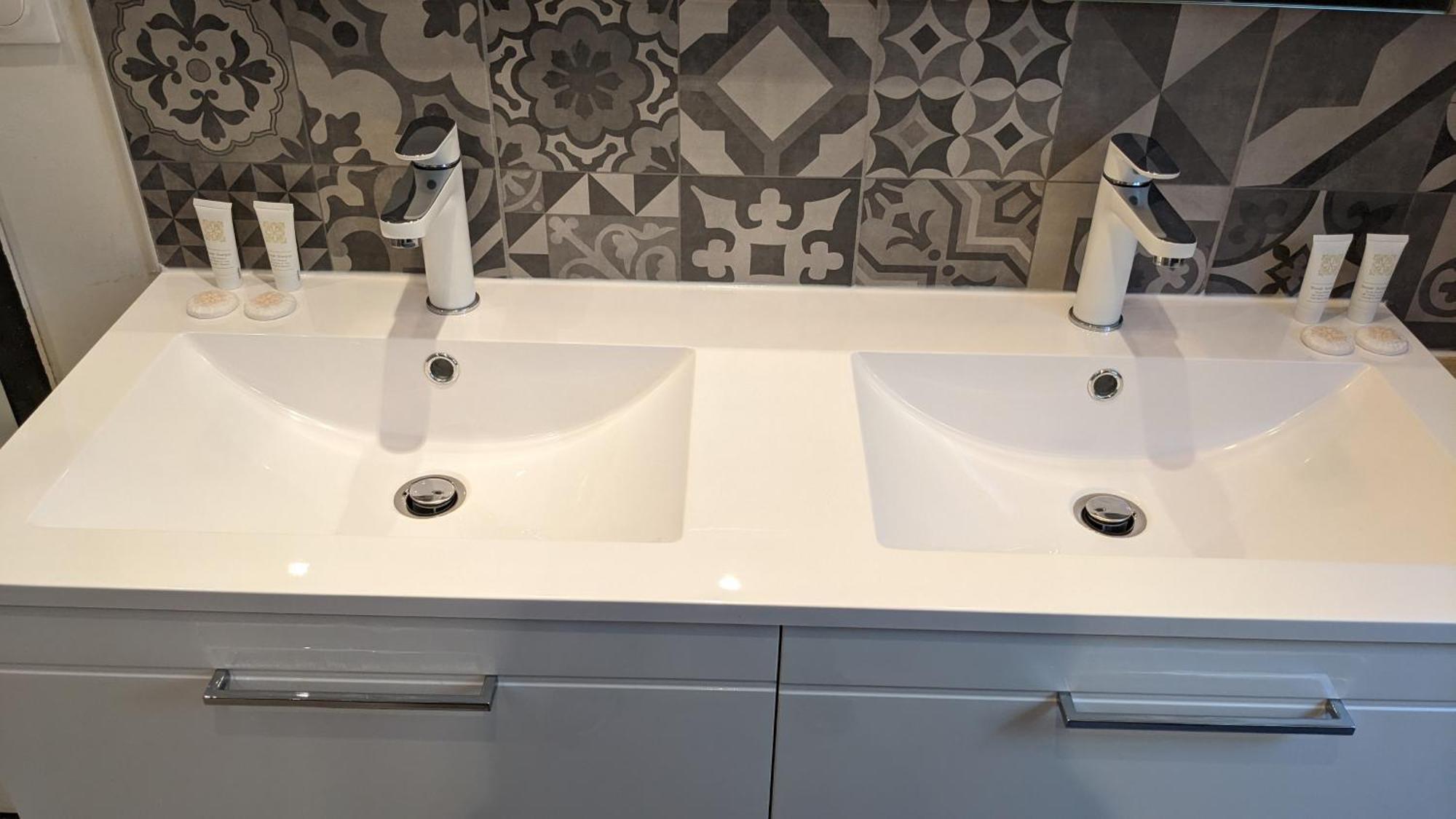 3 Appartements Premium Au Pied De La Cathedrale - Hypercentre 상스 외부 사진